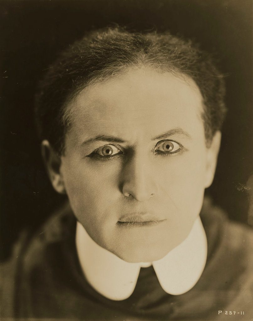 Houdini publicity photo