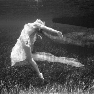 Ginger-Stanley-posing-underwater-at-Silver-Springs-in-1955